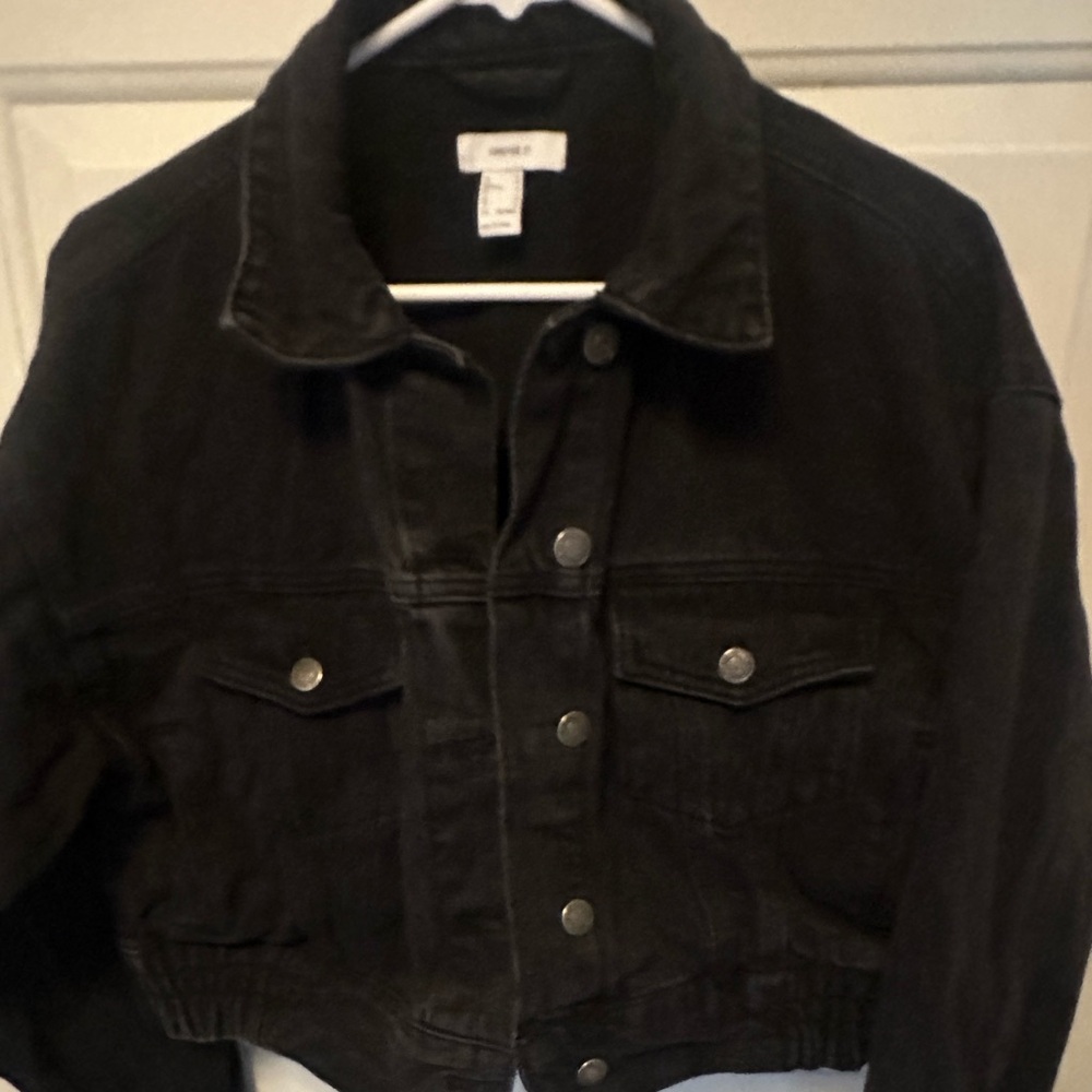 Woman’s cropped jean jacket